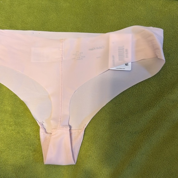 NWT Calvin Klein Invisible Micro Thong Size Large Nymphs Thigh Pink - Picture 4 of 7